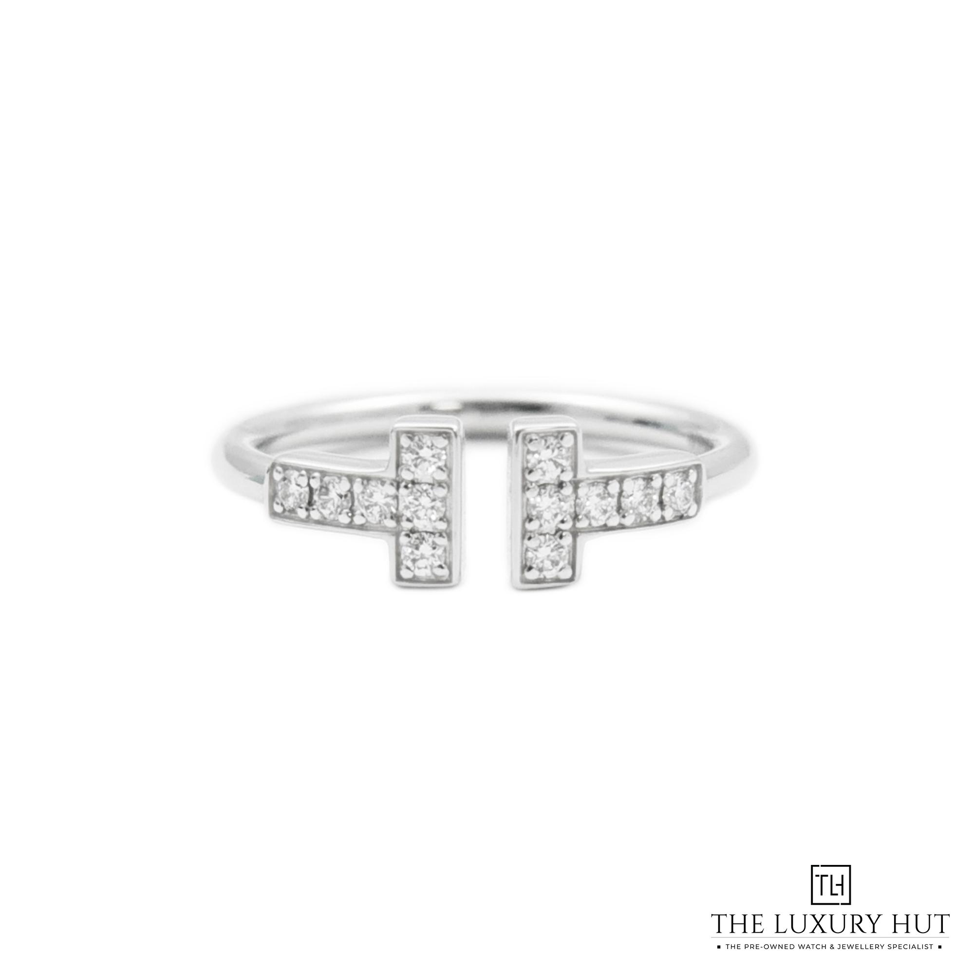 2023/07/Tiffany_T-Wire_Ring_White_34645-a.jpg