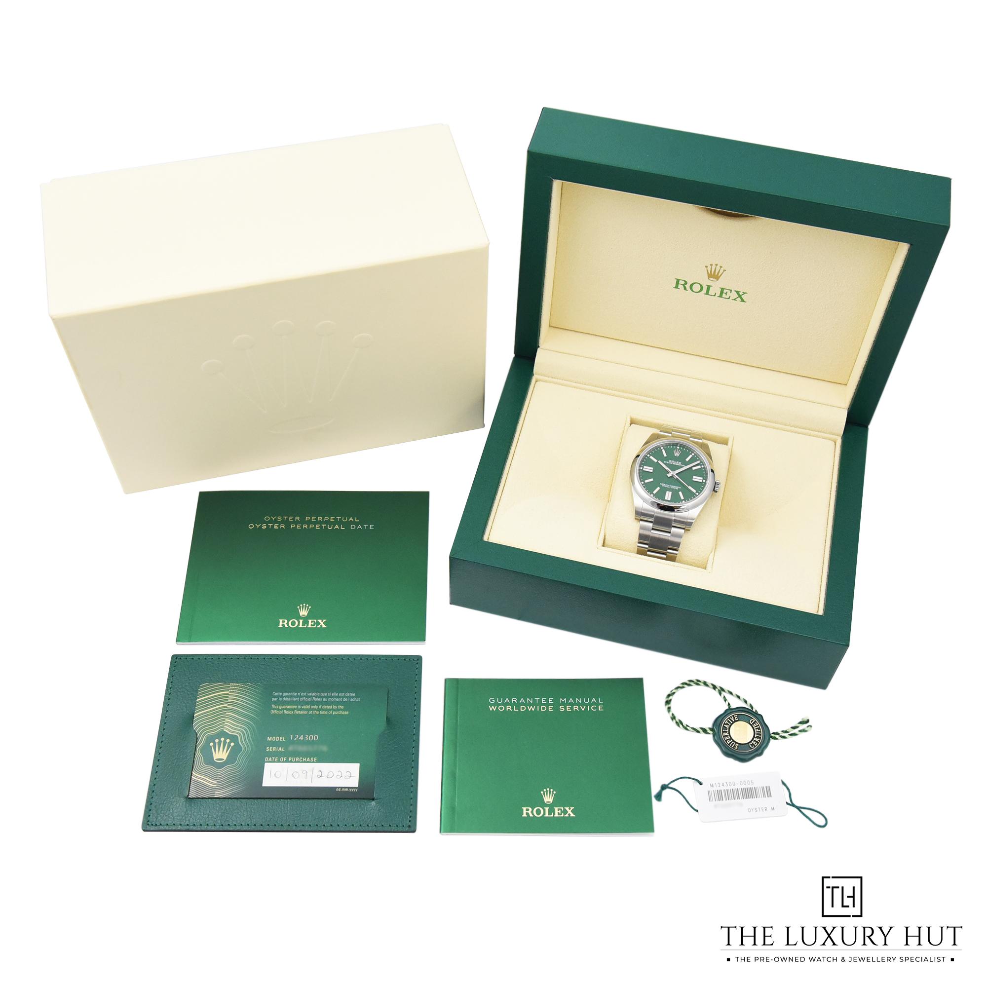2023/08/Rolex_Oyster_Perpetual_Green_50145-f.jpg