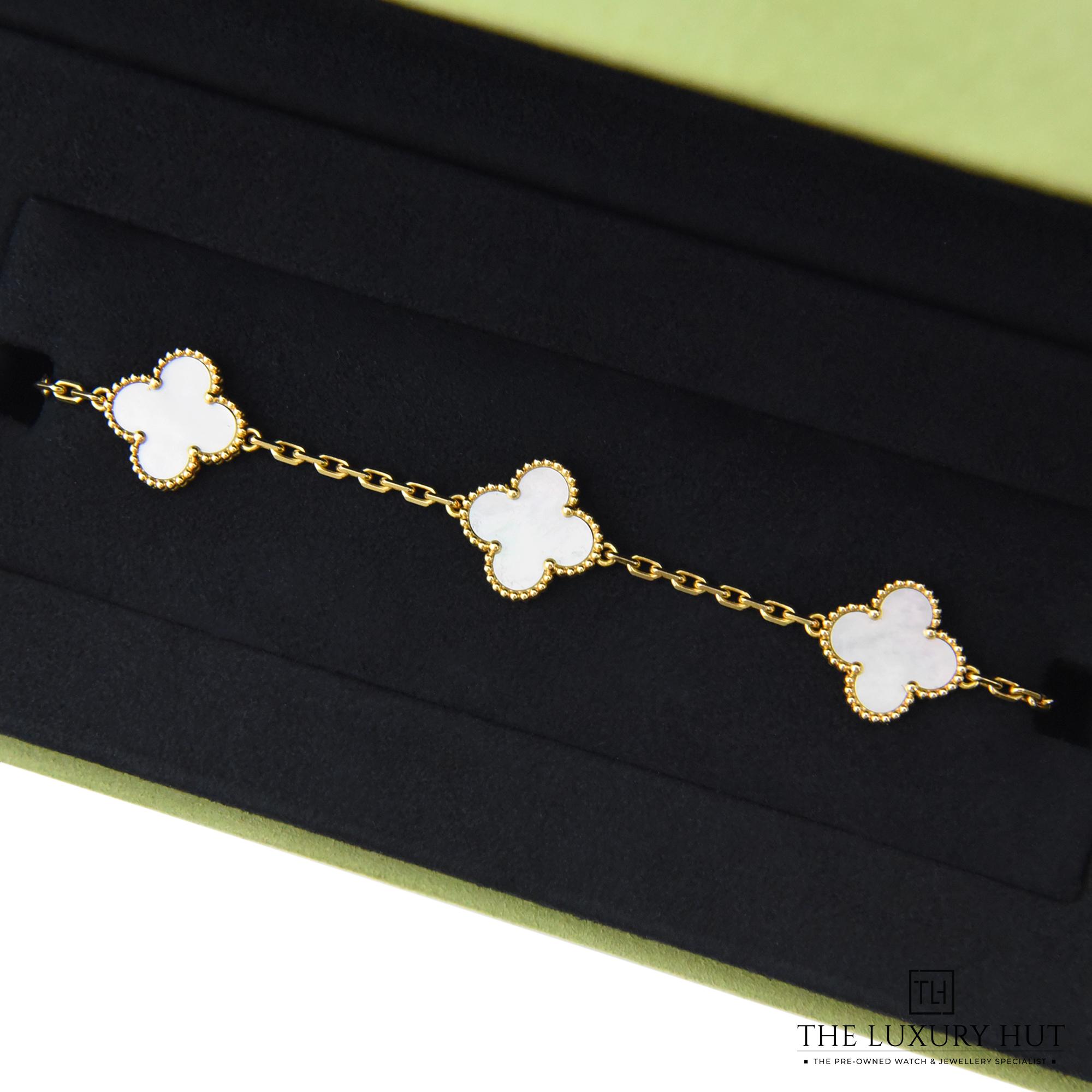 2023/12/Van_Cleef_Alhambra_MOP_Bracelet_50530-c.jpg