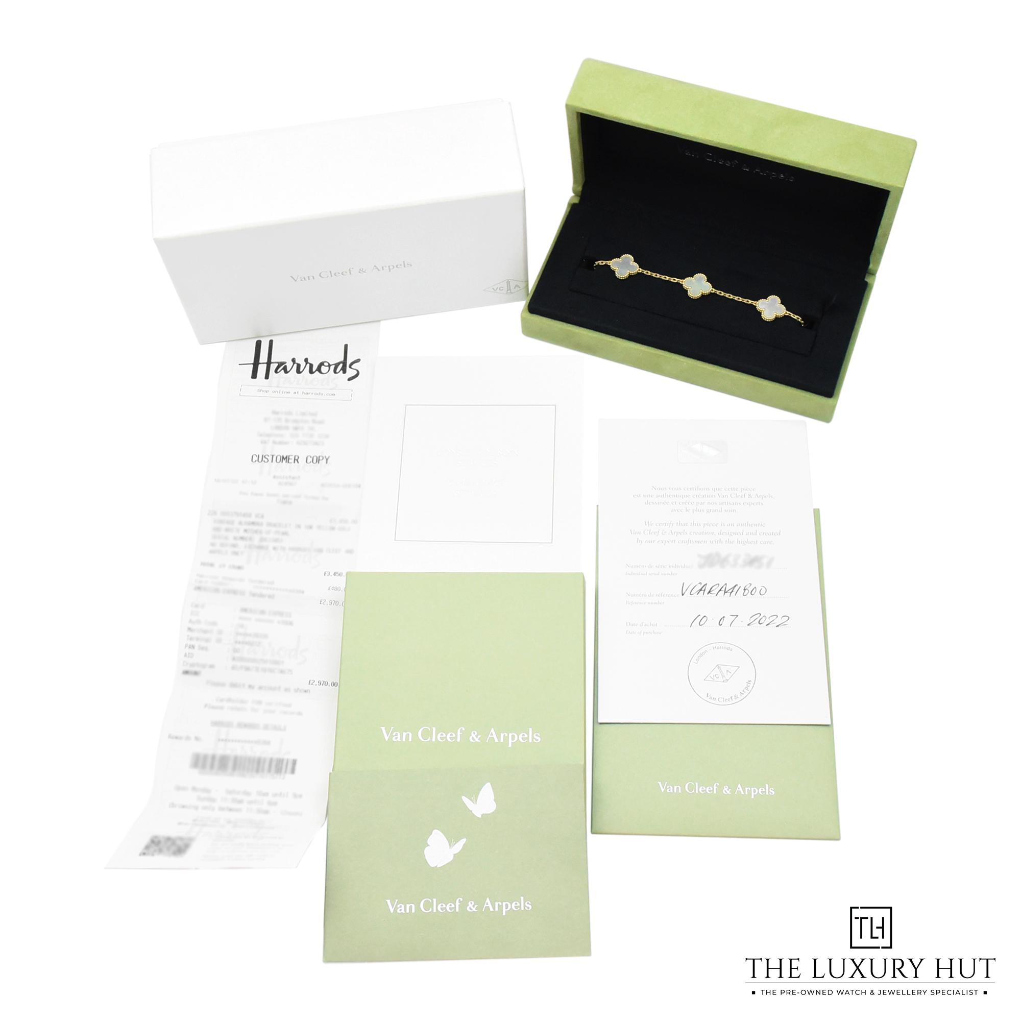 2023/12/Van_Cleef_Alhambra_MOP_Bracelet_50530-d.jpg